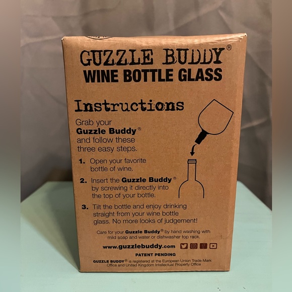 Guzzle Buddy Wine Bottle Glass ‘Plug It And Chug It’ New in Box - Picture 4 of 4